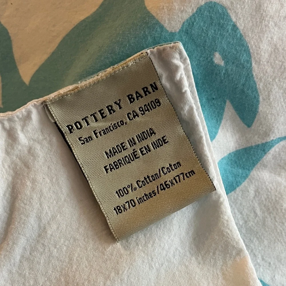 POTTERY BARN farmhouse animal & floral White/Teal Cotton Rectangle Table Runner